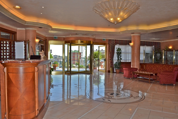 Imagen de los interiores del Hotel Valle Rossa. Foto 9