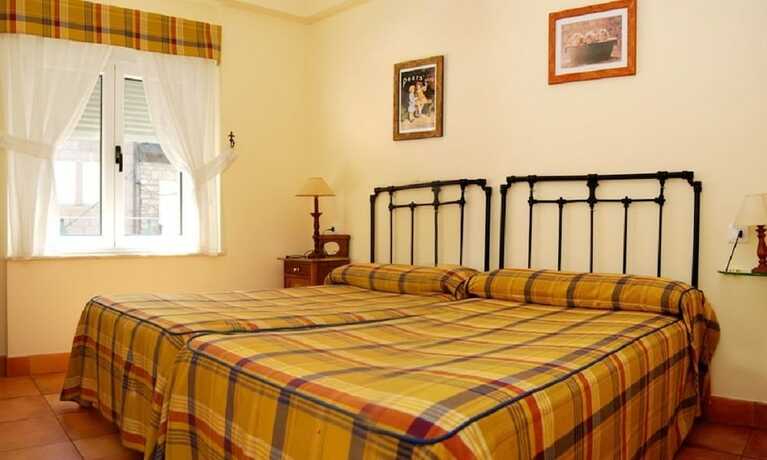 Imagen de la habitación del Hotel Valle de San Emiliano. Foto 14
