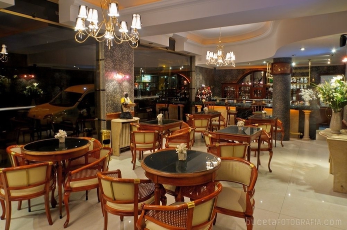 Imagen del bar/restaurante del Hotel Valles. Foto 4
