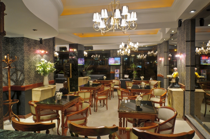 Imagen de los interiores del Hotel Valles. Foto 13