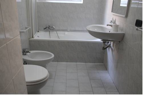 Imagen de los exteriores del Hotel Valley, Mil&aacute;n. Foto 6