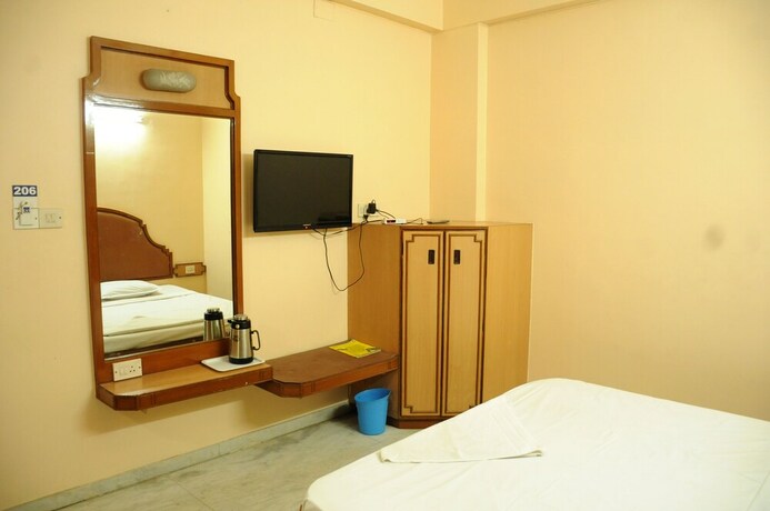 Imagen de la habitación del Hotel Valluvar. Foto 10