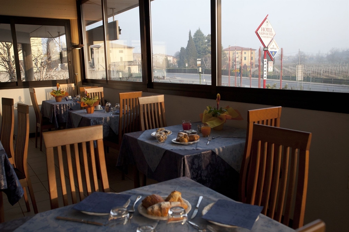 Imagen del bar/restaurante del Hotel Valpolicella International. Foto 8