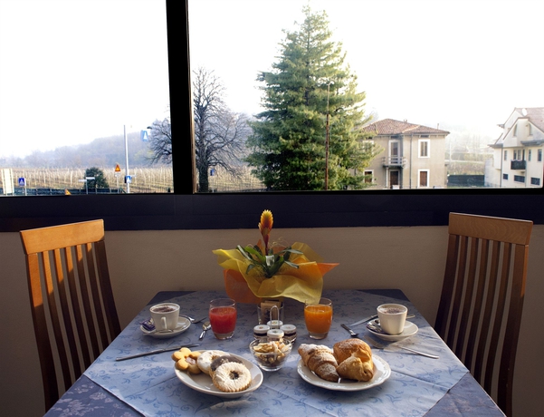 Imagen del bar/restaurante del Hotel Valpolicella International. Foto 9