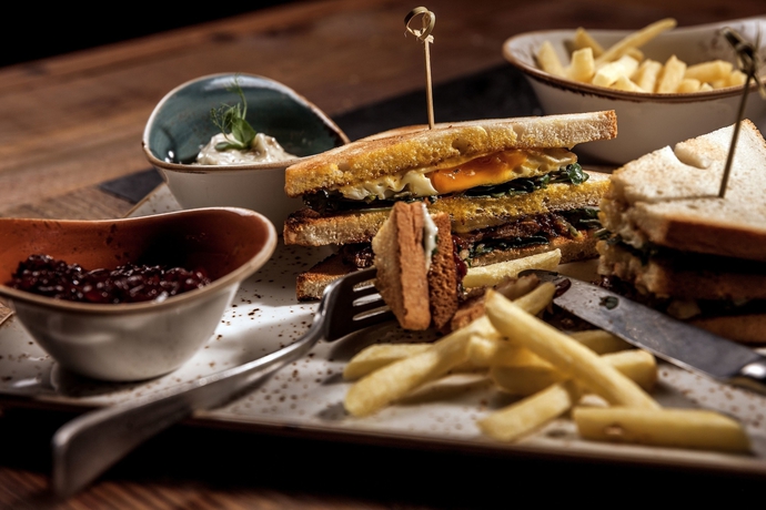 Imagen del bar/restaurante del Hotel Valsana and Appartements Arosa. Foto 2