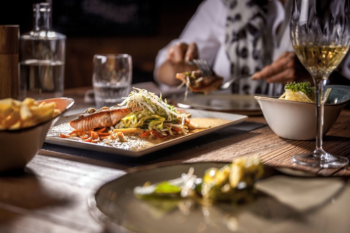 Imagen del bar/restaurante del Hotel Valsana and Appartements Arosa. Foto 6