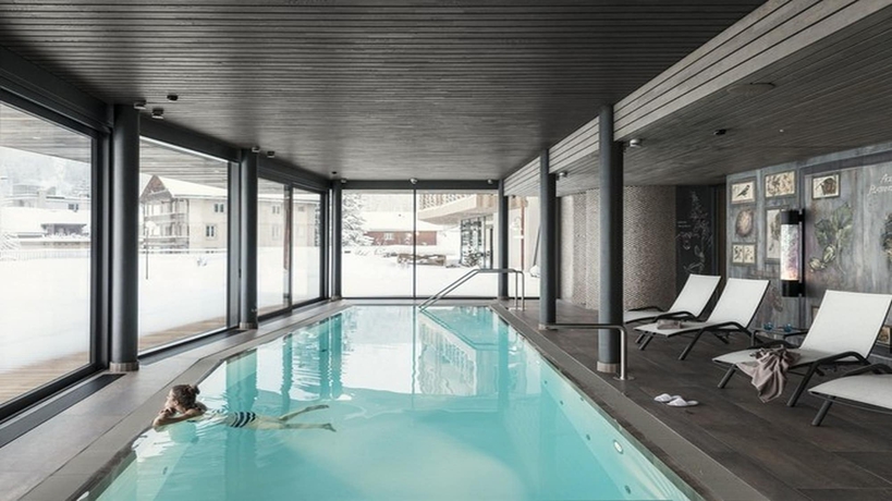 Imagen de la piscina del Hotel Valsana and Appartements Arosa. Foto 19