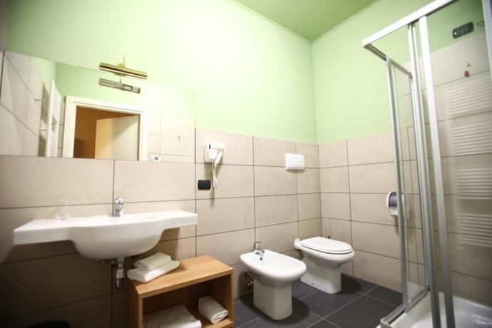 Imagen de la habitación del Hotel Valtidone. Foto 17