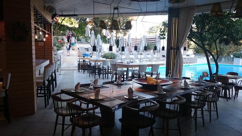 Imagen del bar/restaurante del Hotel Valtos Beach. Foto 2