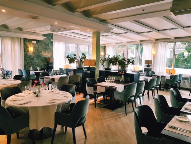 Imagen del bar/restaurante del Hotel Van Der Valk Barcarola. Foto 3