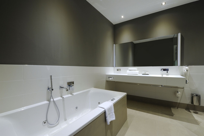 Imagen de la habitación del Hotel Van Der Valk Brussels Airport. Foto 4