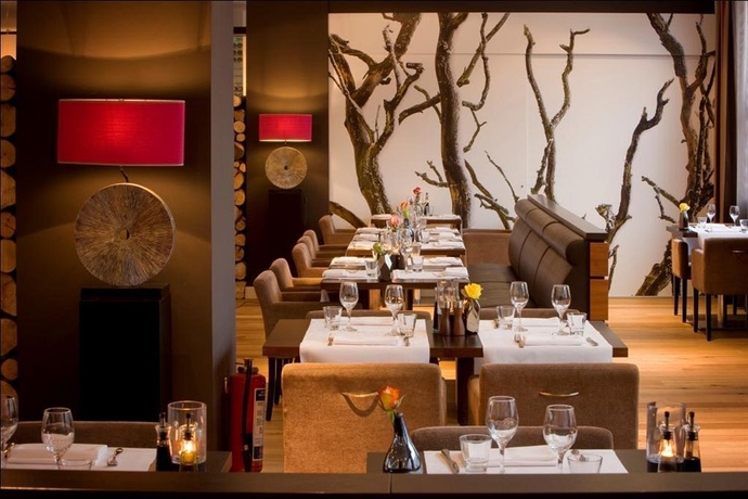 Imagen del bar/restaurante del Hotel Van Der Valk Brussels Airport. Foto 2