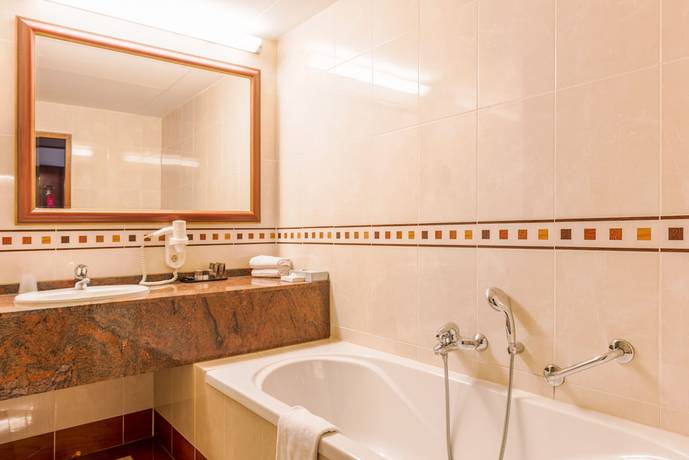 Imagen de la habitación del Hotel Van Der Valk Emmen. Foto 2