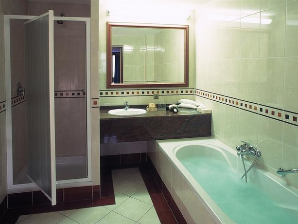 Imagen de la habitación del Hotel Van Der Valk Emmen. Foto 8