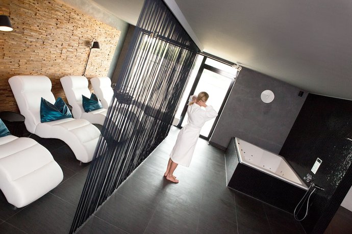 Imagen de la piscina del Hotel Van Der Valk Melle - Osnabr&uuml;ck. Foto 19