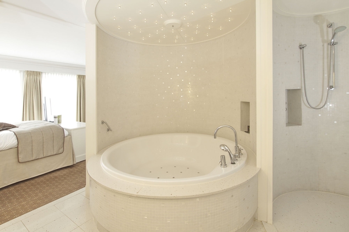 Imagen de la habitación del Hotel Van Der Valk Palace Noordwijk. Foto 8