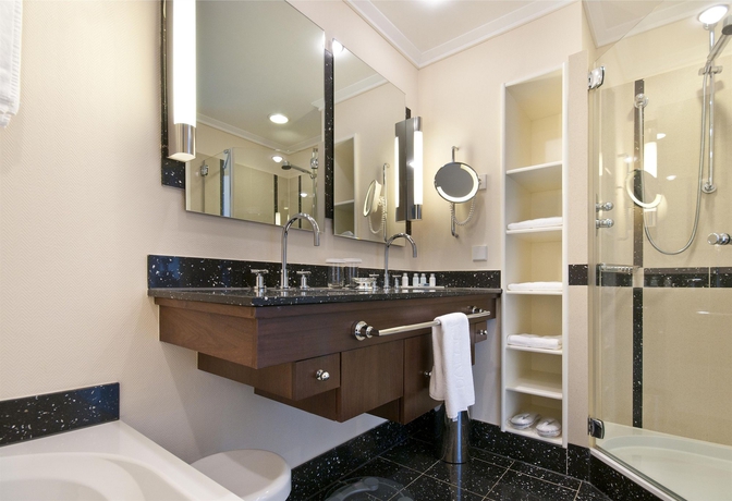 Imagen de la habitación del Hotel Van Der Valk Palace Noordwijk. Foto 10