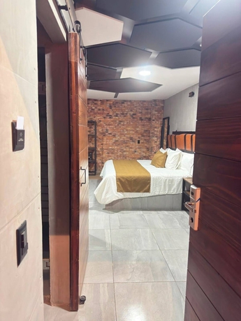 Imagen de la habitación del Hotel Van Gogh Airport. Foto 10
