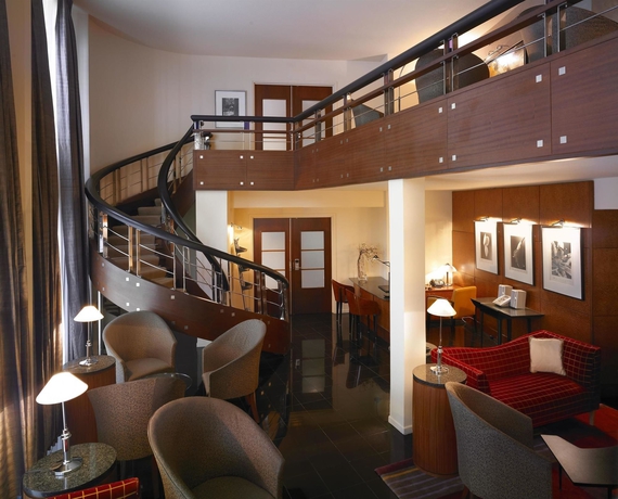 Imagen del bar/restaurante del Hotel Van der Valk Hotel Paris CDG Airport. Foto 2