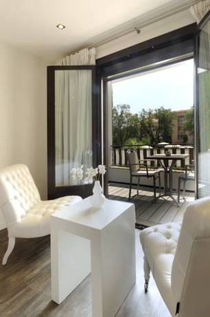 Imagen de la habitación del Hotel Van der Valk Le Catalogne Saint Aygulf. Foto 5