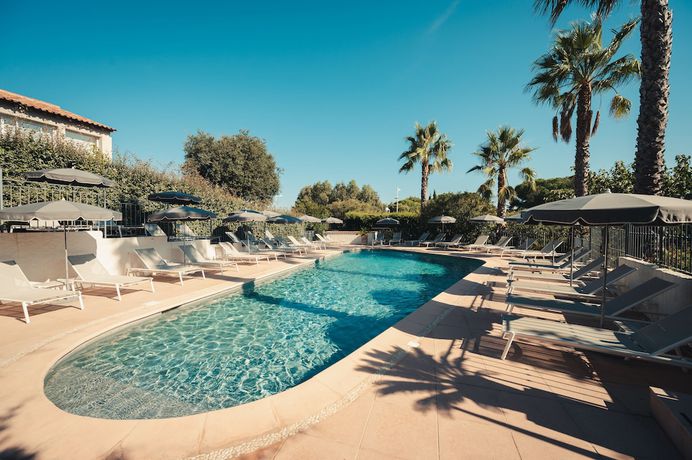 Imagen de la piscina del Hotel Van der Valk Le Catalogne Saint Aygulf. Foto 13