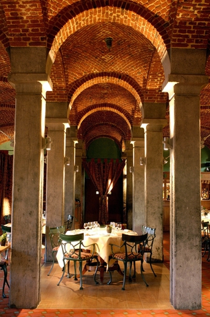 Imagen del bar/restaurante del Hotel Van der Valk Waterloo. Foto 3