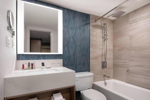 Imagen de la habitación del Hotel Vancouver Airport Marriott. Foto 13