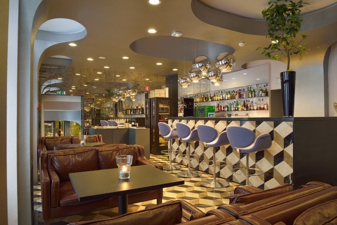 Imagen del bar/restaurante del Hotel Vander Urbani Resort – A Member Of Design Hotels. Foto 2