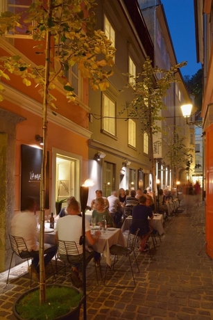 Imagen del bar/restaurante del Hotel Vander Urbani Resort – A Member Of Design Hotels. Foto 3