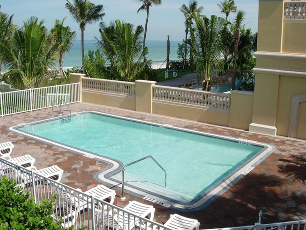 Imagen de la piscina del Hotel Vanderbilt Beach Resort. Foto 9