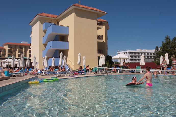 Imagen de la piscina del Hotel Vangelis Hotel and Suites. Foto 11