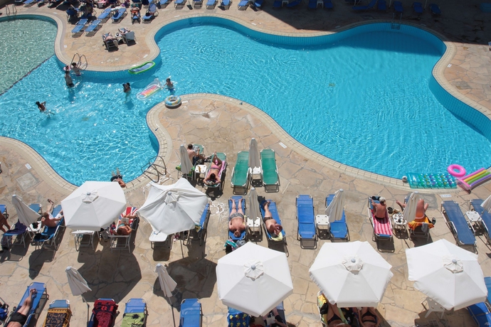 Imagen de la piscina del Hotel Vangelis Hotel and Suites. Foto 12