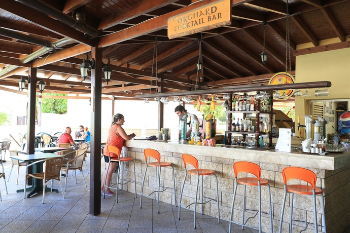 Imagen de la piscina del Hotel Vangelis Hotel and Suites. Foto 15