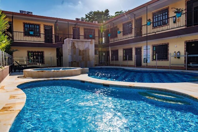 Imagen de la piscina del Hotel Vanguardia Natural. Foto 14