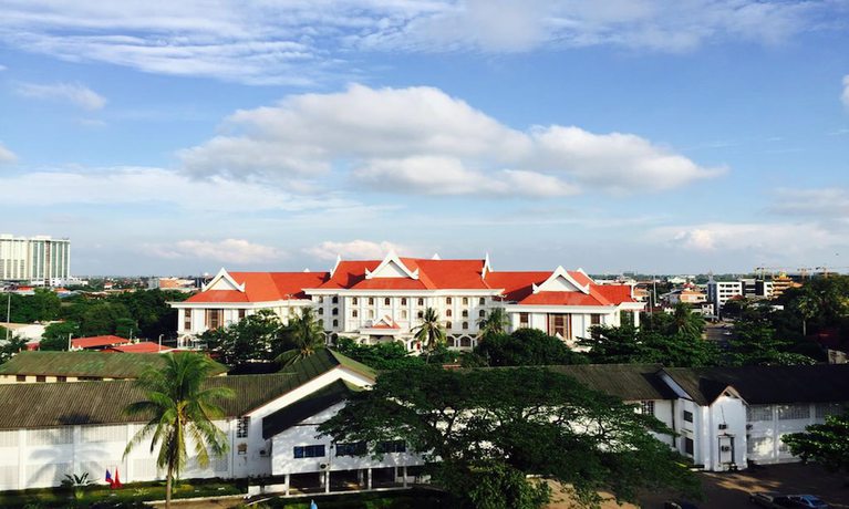 Imagen de los exteriores del Hotel Vanhmaly. Foto 14