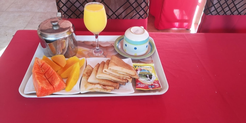 Imagen del bar/restaurante del Hotel Vanilla Lodge Moh&eacute;li. Foto 3