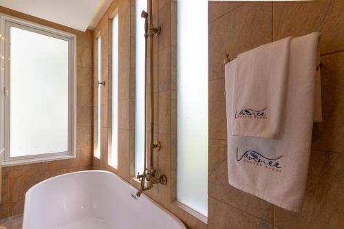 Imagen general del Hotel Vannee Golden Sands Beachfront Resort, Ban Haad Rin. Foto 5