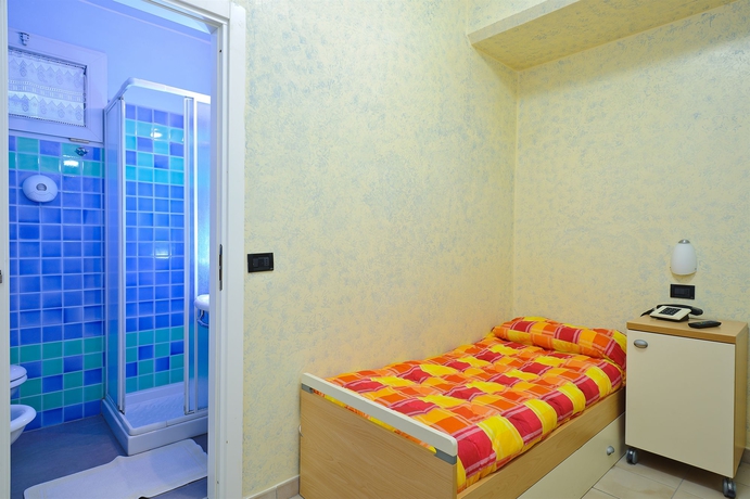 Imagen de la habitación del Hotel Vannucci Rimini. Foto 3