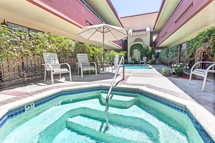 Imagen de la piscina del Hotel Vantage Point Inn Woodland Hills. Foto 15