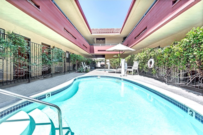 Imagen de la piscina del Hotel Vantage Point Inn Woodland Hills. Foto 16