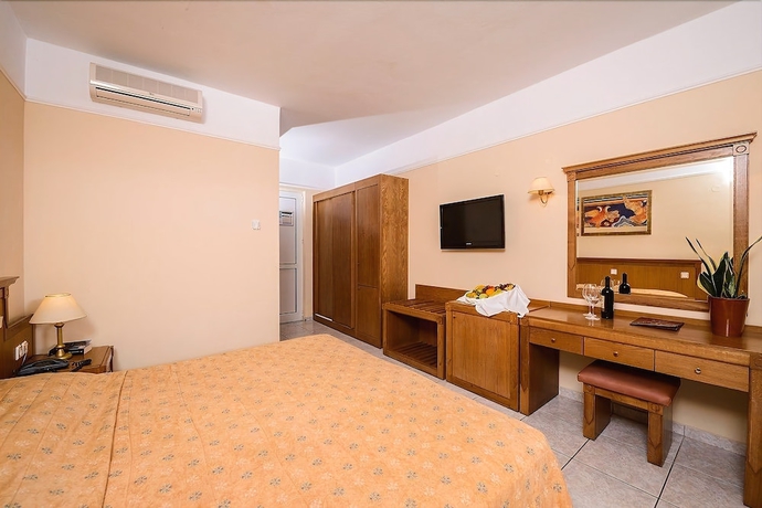 Imagen de la habitación del Hotel Vantaris Palace. Foto 5