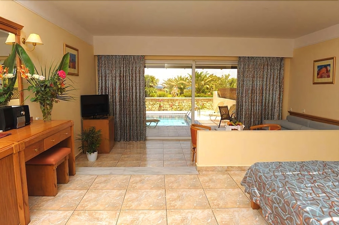 Imagen de la habitación del Hotel Vantaris Palace. Foto 6