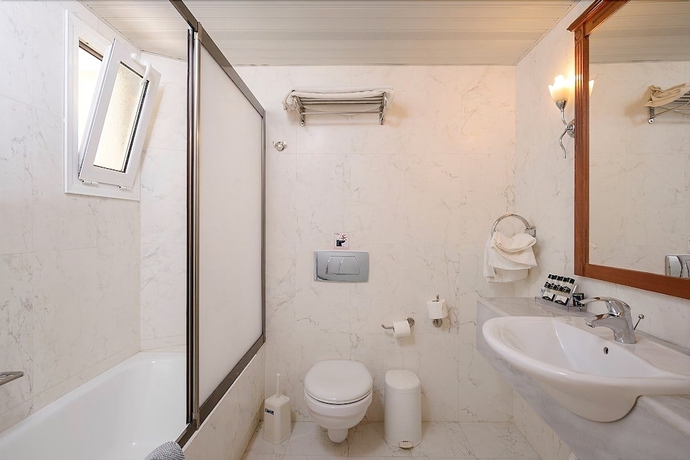 Imagen de la habitación del Hotel Vantaris Palace. Foto 9