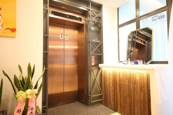 Imagen de los interiores del Hotel Vantt. Foto 18