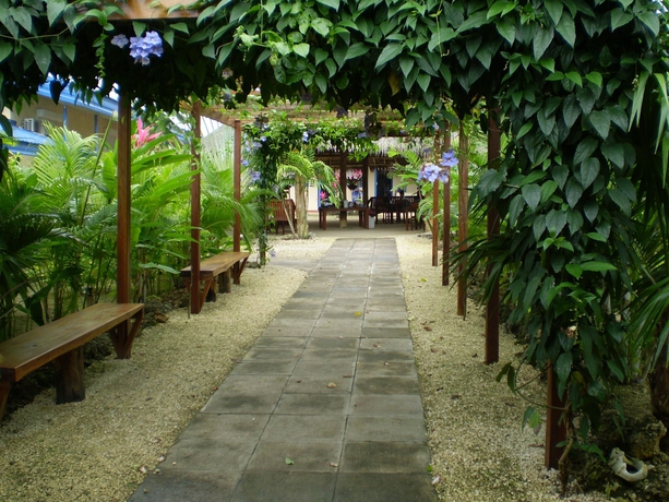 Imagen de los exteriores del Hotel Vanuatu Holiday. Foto 12