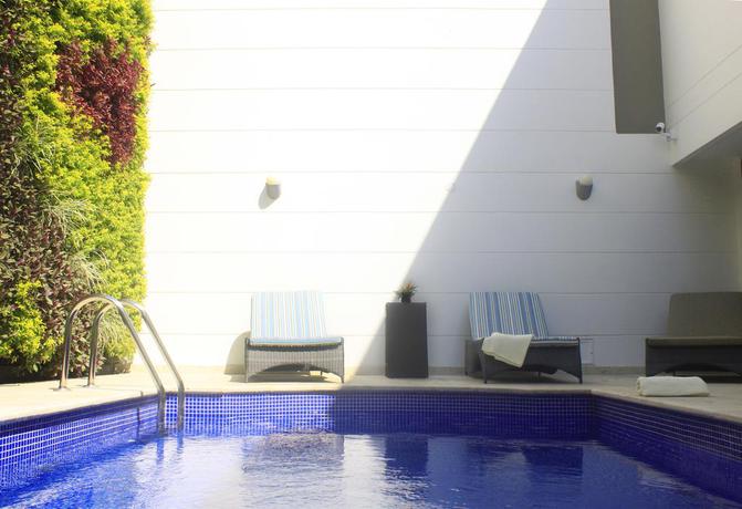 Imagen de la piscina del Hotel Varanasi Boutique. Foto 13