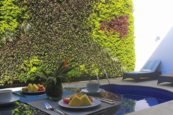 Imagen de la piscina del Hotel Varanasi Boutique. Foto 14