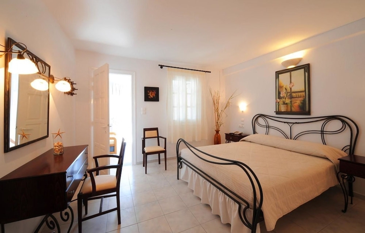 Imagen de la habitación del Hotel Vardia Bay Studios. Foto 4