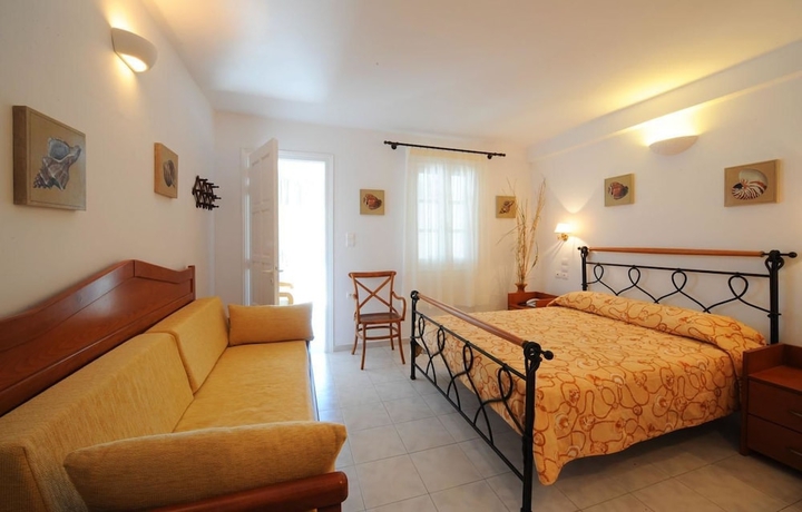 Imagen de la habitación del Hotel Vardia Bay Studios. Foto 5