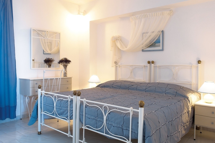 Imagen de la habitación del Hotel Vardia Bay Studios. Foto 8